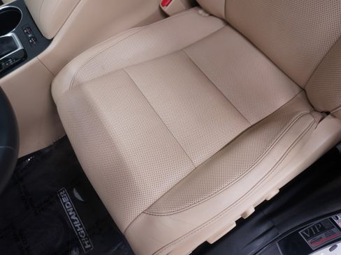 Used 2016 Toyota Highlander Limited Platinum FWD image 12