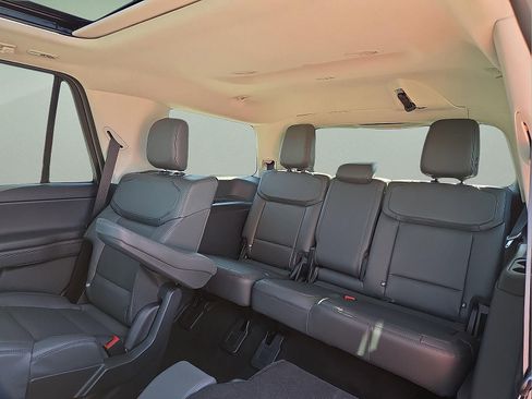 New 2026 Ford Expedition Active image 10