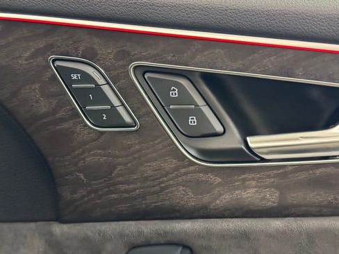 Used 2019 Audi Q8 Prestige w/ Luxury Package image 33