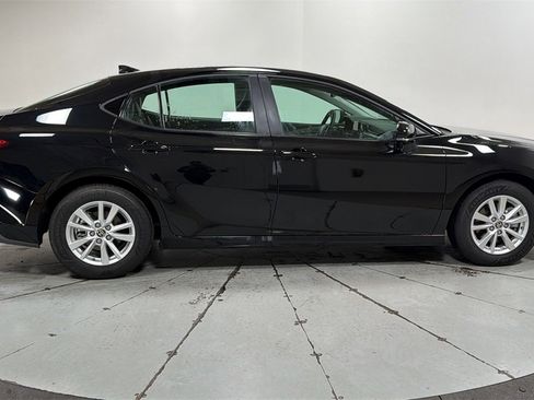 Used 2026 Toyota Camry LE w/ Convenience Package image 6