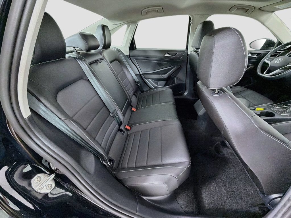 Used 2024 Volkswagen Jetta SE w/ Panoramic Sunroof Package FWD image 24