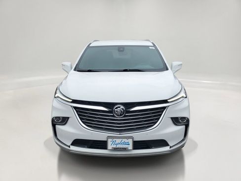 Used 2024 Buick Enclave Essence w/ Technology Package FWD image 2