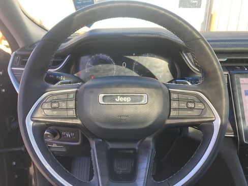 Used 2023 Jeep Grand Cherokee Limited image 18