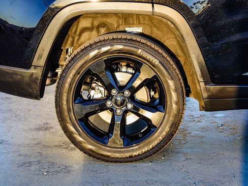 Used 2025 Jeep Grand Cherokee Limited w/ Luxury Tech Group II image 12