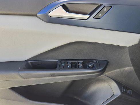 Certified 2023 Volkswagen Taos SE FWD image 27