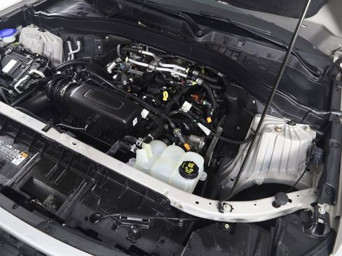 Used 2021 Ford Explorer XLT image 18