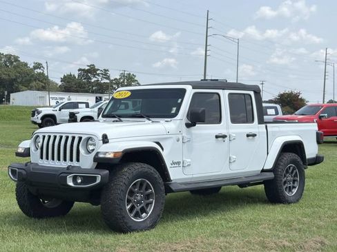 Used 2021 Jeep Gladiator Overland w/ Trailer Tow Package AWD/4WD image 12