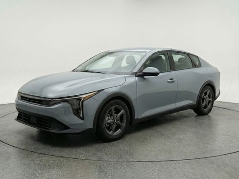 Used 2025 Kia K4 FWD image 3