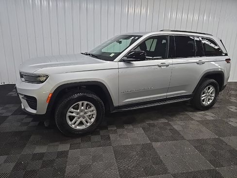 Used 2025 Jeep Grand Cherokee Laredo w/ Luxury Tech Group I AWD/4WD image 6