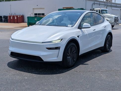 Used 2026 Tesla Model Y Long Range AWD/4WD image 3