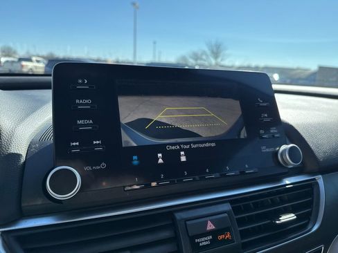 Used 2018 Honda Accord LX image 19