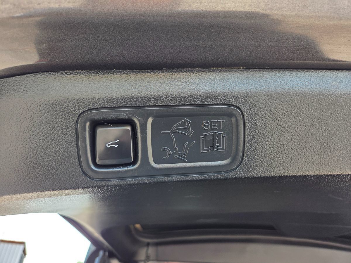Used 2019 Ford Expedition Limited w/ Equipment Group 303A AWD/4WD image 13