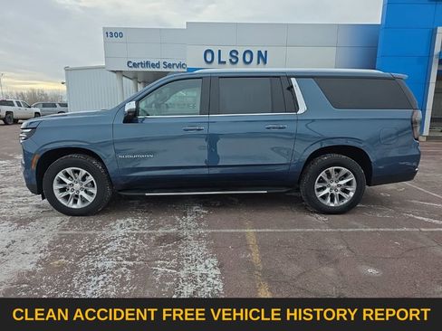 Used 2025 Chevrolet Suburban Premier image 3