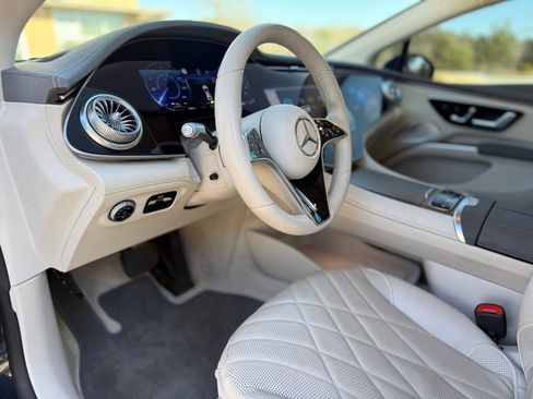 Used 2022 Mercedes-Benz EQS 580 580 w/ Exclusive Trim Package image 21