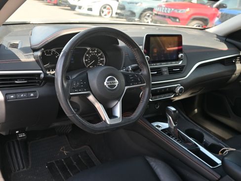 Used 2022 Nissan Altima 2.5 SR FWD image 11