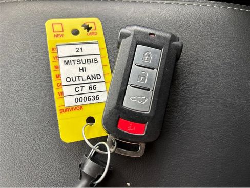 Used 2021 Mitsubishi Outlander SEL AWD/4WD image 38