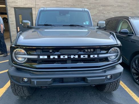 Used 2022 Ford Bronco Outer Banks w/ Sasquatch Package AWD/4WD image 3