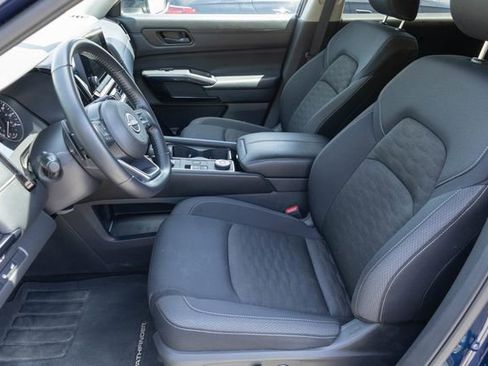 Used 2025 Nissan Pathfinder SV AWD/4WD image 15