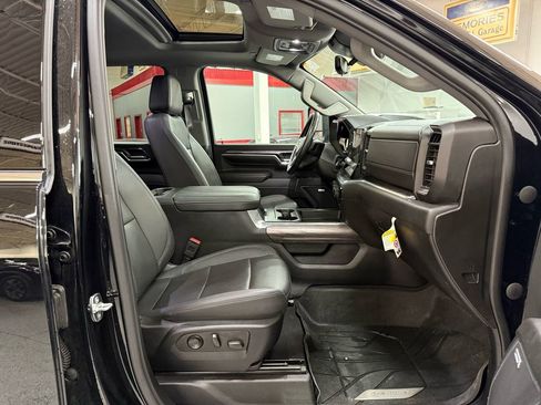 Used 2024 Chevrolet Silverado 3500 LTZ w/ LTZ Premium Package image 18