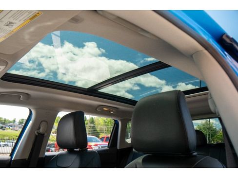 Used 2022 Jeep Compass Latitude w/ Sun and Sound Group AWD/4WD image 10