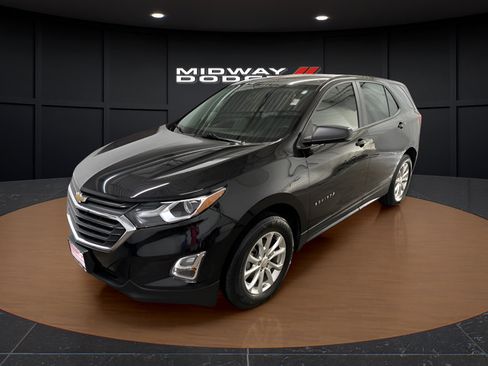 Used 2021 Chevrolet Equinox LS w/ LS Convenience Package AWD/4WD image 2