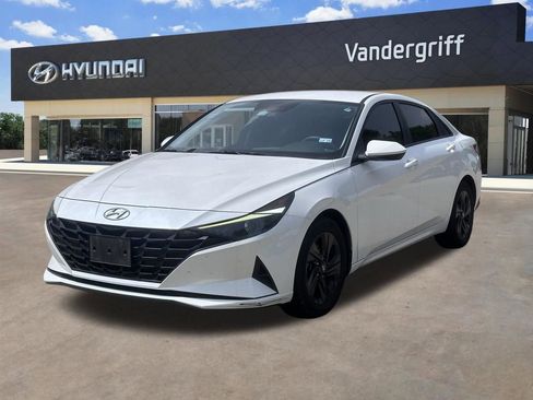 Used 2022 Hyundai Elantra SEL FWD image 2