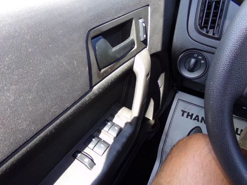 Used 2009 Ford Focus SE image 45