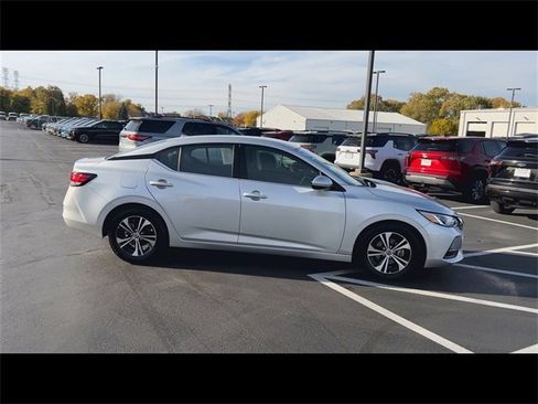 Used 2023 Nissan Sentra SV image 9
