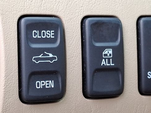 Used 2005 Toyota Solara SE FWD image 22