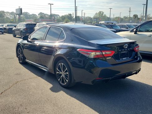 Used 2018 Toyota Camry SE w/ Convenience Package image 4