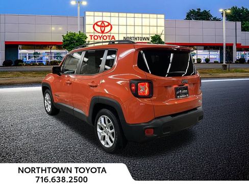 Used 2015 Jeep Renegade Latitude image 3