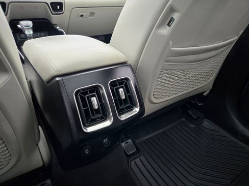 Certified 2023 Kia Sorento EX w/ Panoramic Sunroof Package image 35