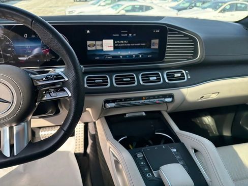 Used 2025 Mercedes-Benz GLS 450 4MATIC image 17