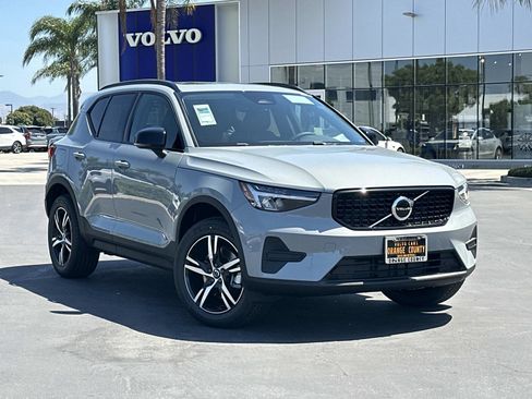 New 2026 Volvo XC40 B5 Core w/ Climate Package image 1