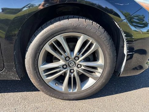 Used 2017 Toyota Camry SE FWD image 11