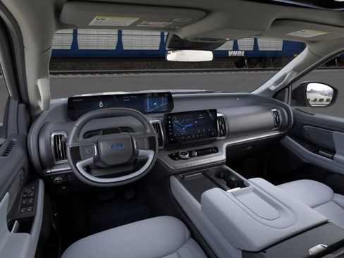 New 2025 Ford Expedition Platinum w/ Driver's Package image 9