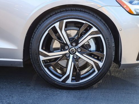 Used 2024 Volvo S60 B5 Plus image 6