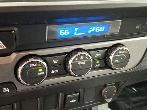 Certified 2022 Toyota Tacoma SR AWD/4WD image 19