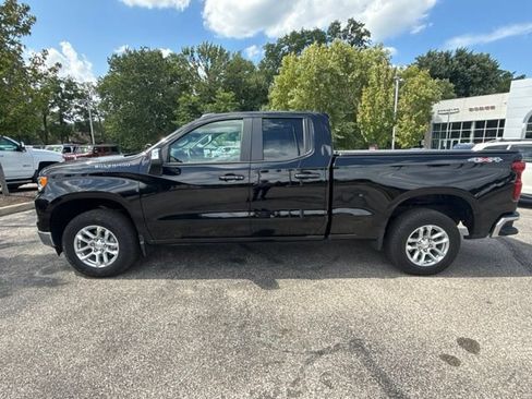 Used 2023 Chevrolet Silverado 1500 LT AWD/4WD image 2