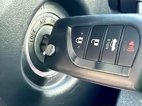Used 2019 Toyota Camry LE FWD image 32