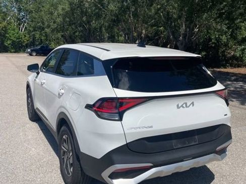Used 2023 Kia Sportage LX FWD image 2