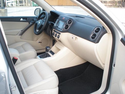 Used 2009 Volkswagen Tiguan SE image 27