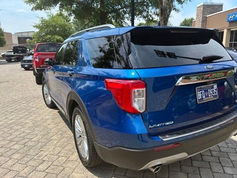 Used 2022 Ford Explorer Limited w/ Equipment Group 301A RWD image 2