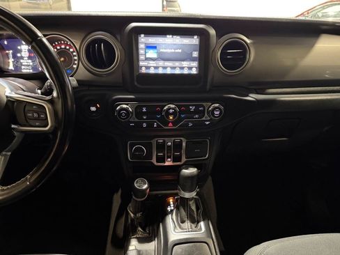 Used 2020 Jeep Wrangler Unlimited Sahara AWD/4WD image 22