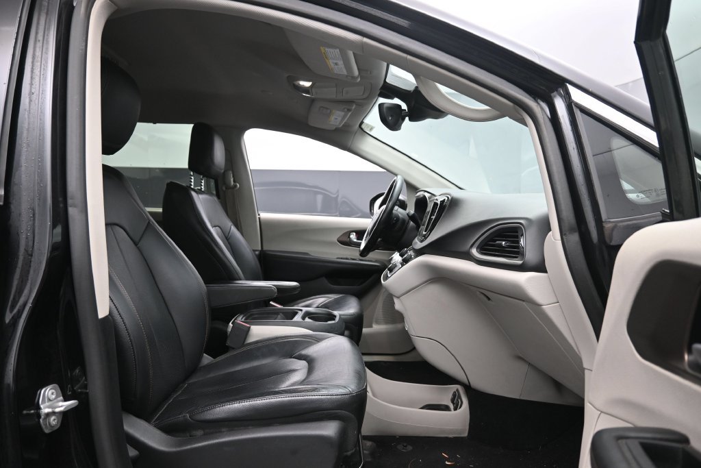Used 2019 Chrysler Pacifica Touring-L w/ Advanced Safetytec Group FWD image 28