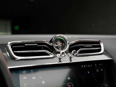 Used 2021 Bentley Bentayga AWD/4WD image 49