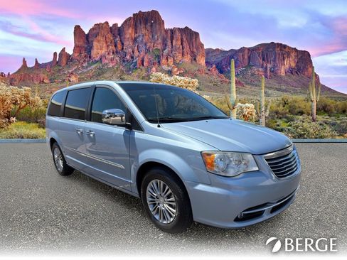 Used 2013 Chrysler Town & Country Touring-L w/ Driver Convenience Group FWD image 10