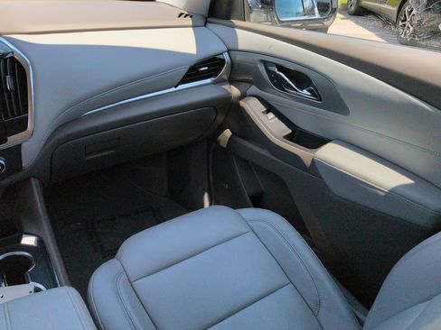 Used 2020 Chevrolet Traverse LT w/ LT Premium Package FWD image 17