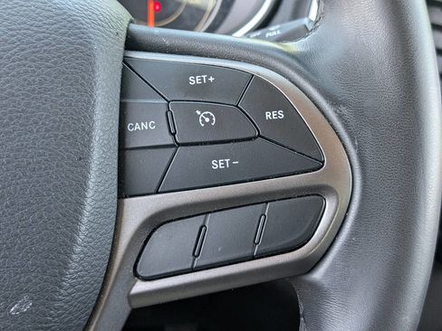 Used 2019 Jeep Cherokee Latitude Plus image 29