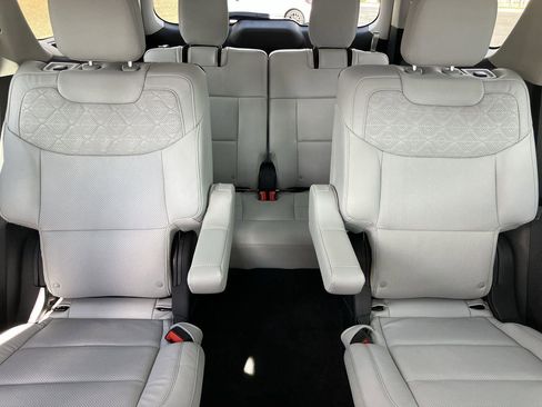 Used 2025 Ford Explorer Platinum w/ Ultimate Package image 39